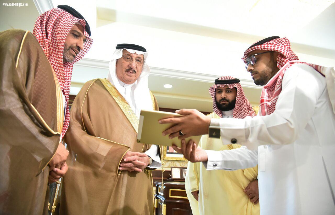     أمير منطقة جازان يدشن بمكتبه حملة التوعية بسرطان الثدي 